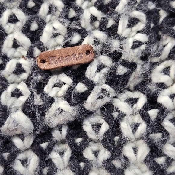 Roots Shawl Collar Zip-Up Sweater in Black and Grau - Picture 3 of 5